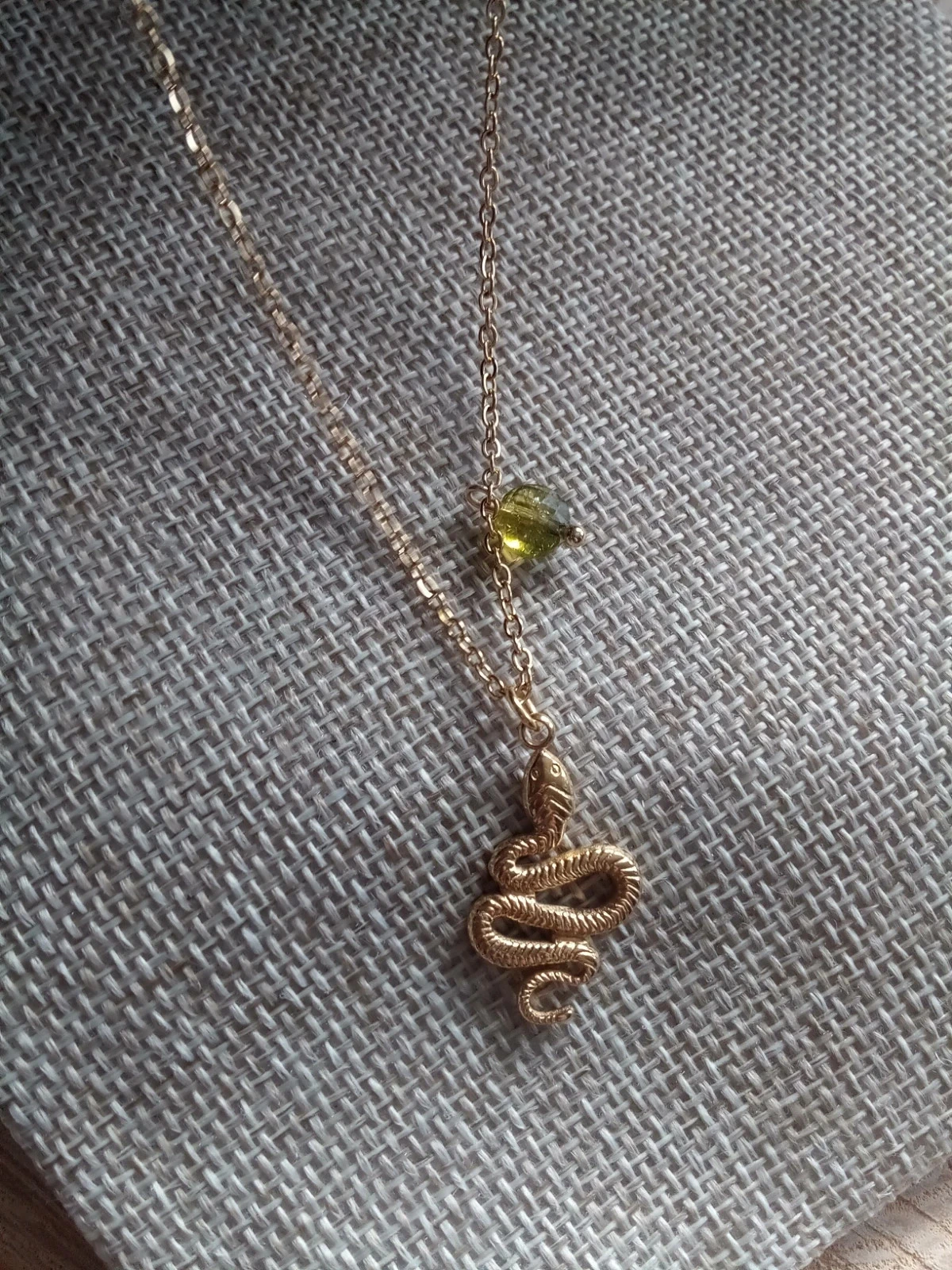 Collier serpent et pierre de péridot naturelle à facettes – photo 2